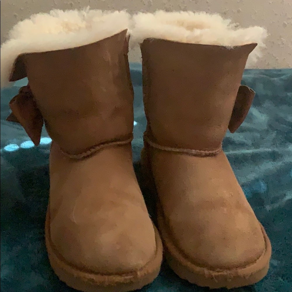 Girls ugg boots size 2